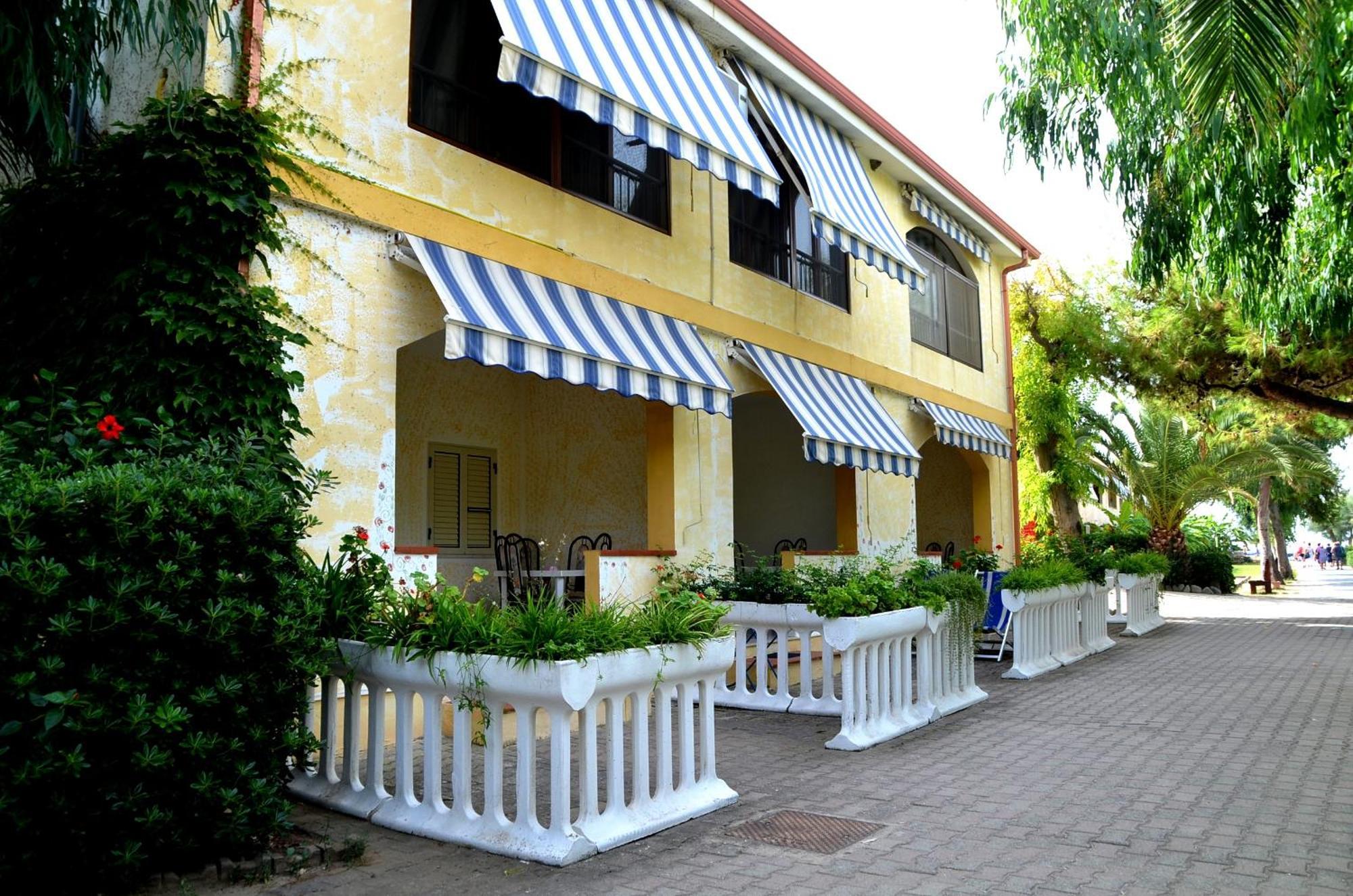 Hotel Villaggio Roller Club Ricadi Exterior foto
